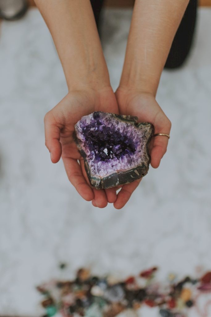 <?= 10 Powerful Healing Stones and Crystals That Will Change Your Life ?>